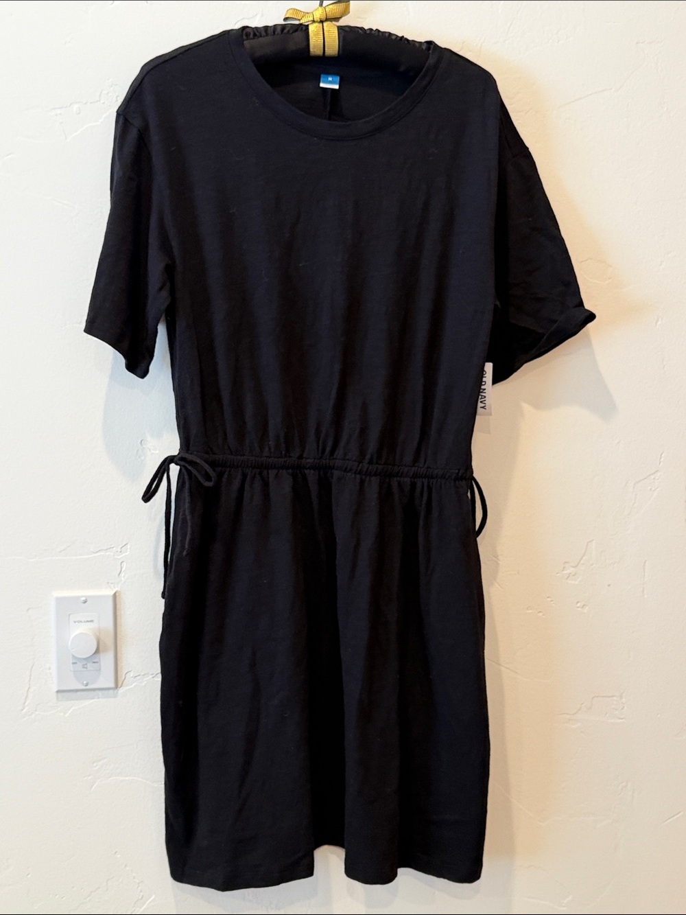 Old Navy Black Short-Sleeve Cinch Tie Waist Dress